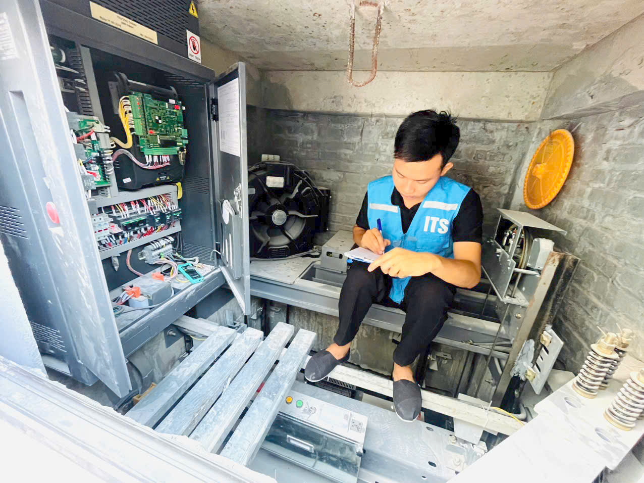 Kiểm định thang máy