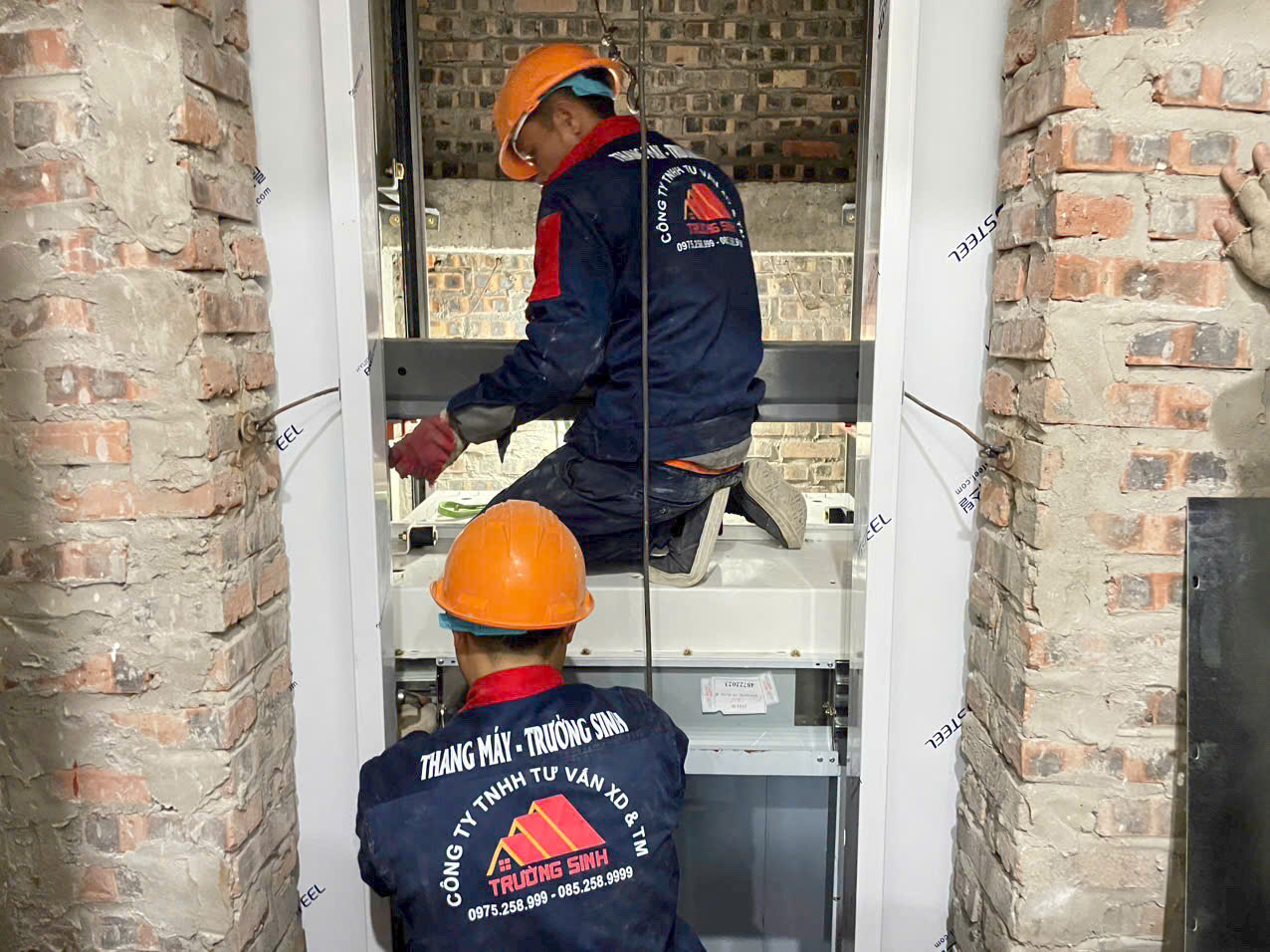 Thiết kế thang máy gia đình tránh sử dụng màu sắc và vật liệu xung khắc với mệnh gia chủ