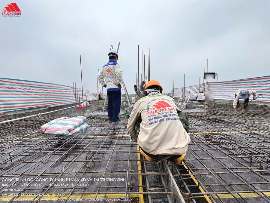 Công tác lắp dựng cốt thép dầm, sàn được thực hiện bởi đội thi công chuyên nghiệp