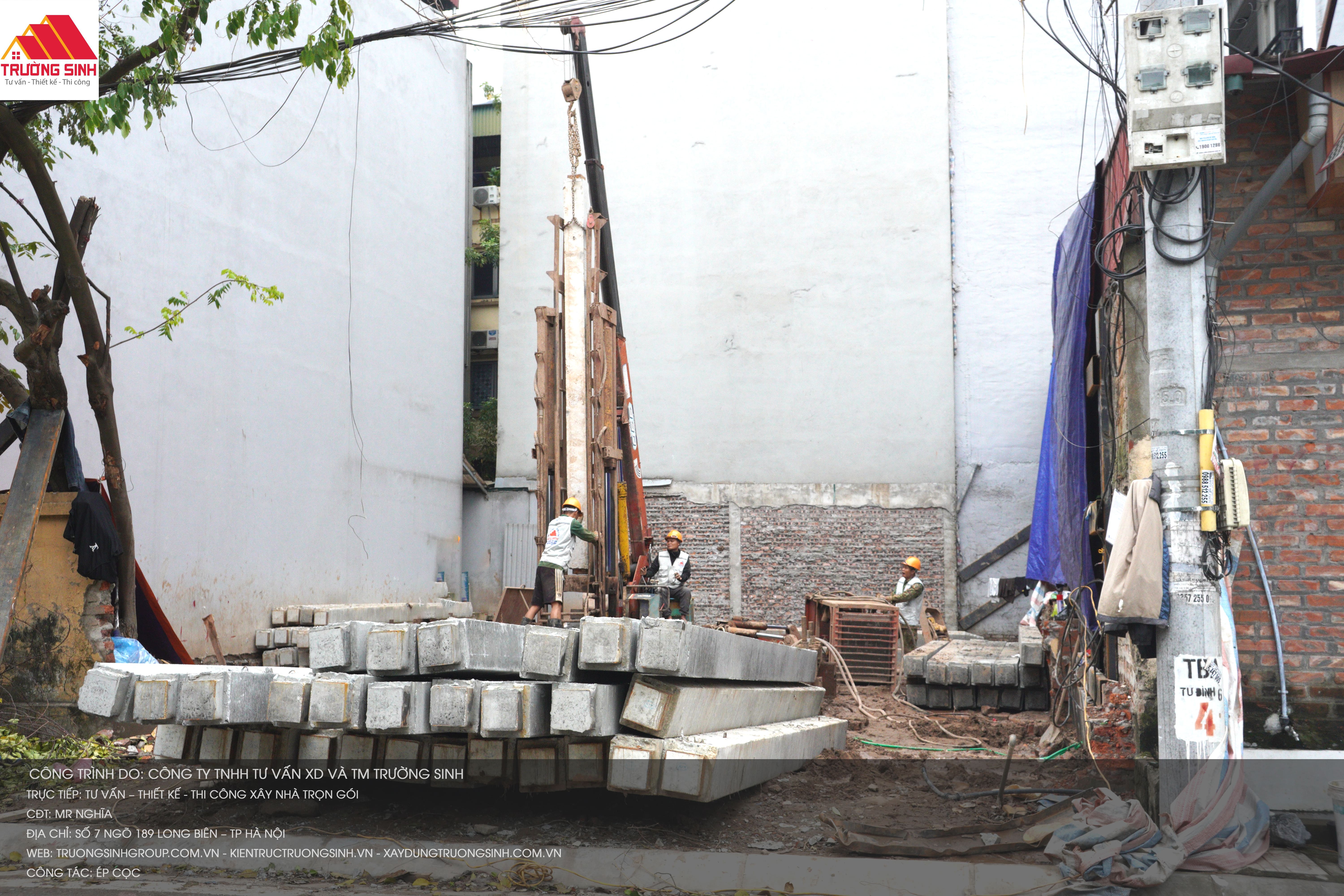 Đội ngũ Trường Sinh luôn làm đúng chuẩn theo quy trình từ khâu đưa cọc vào vị trí, điều chỉnh thằng trục đến quá trình ép cọc. 